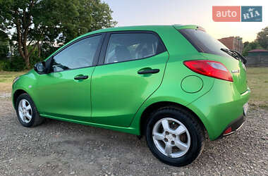Хэтчбек Mazda 2 2010 в 