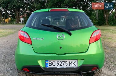 Хэтчбек Mazda 2 2010 в 