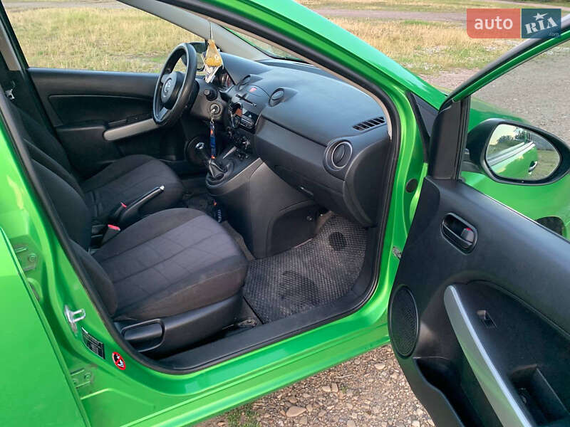 Хэтчбек Mazda 2 2010 в Ходорове