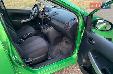 Хэтчбек Mazda 2 2010 в 
