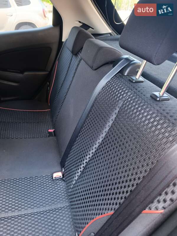 Хэтчбек Mazda 2 2011 в Полтаве фото 7 Хэтчбек Mazda 2 2011 в Полтаве