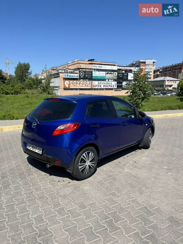 Хетчбек Mazda 2 2009 в Чернівцях