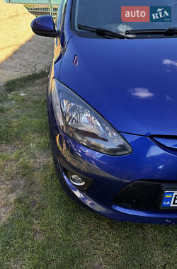 Хэтчбек Mazda 2 2007 в 
