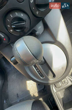 Хэтчбек Mazda 2 2012 в 