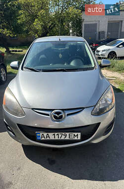Хэтчбек Mazda 2 2012 в 