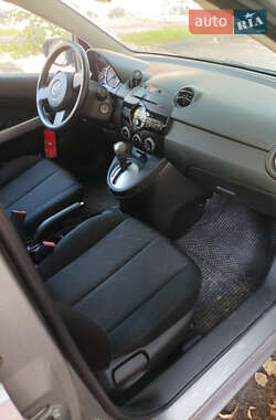 Хэтчбек Mazda 2 2012 в 