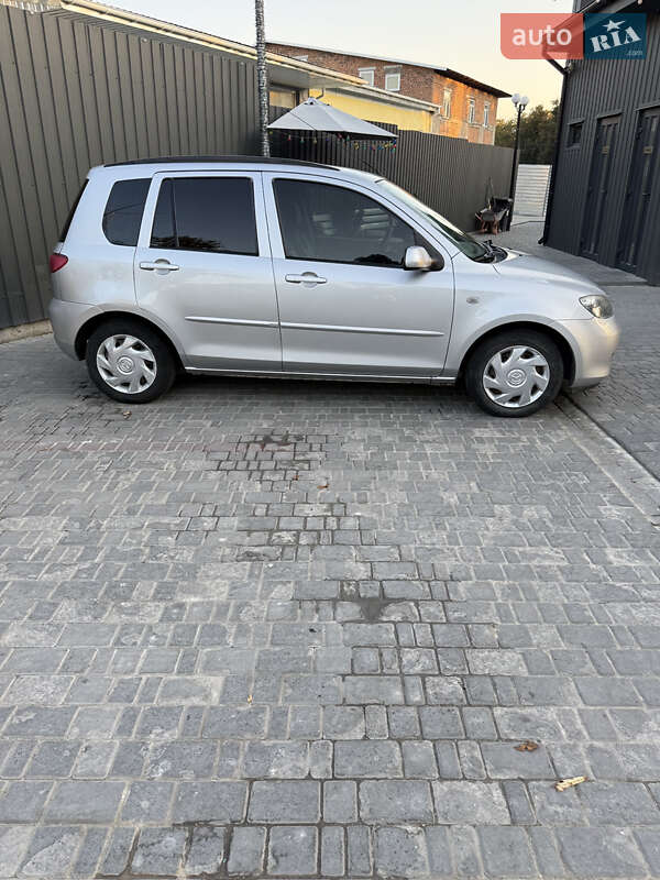 Хэтчбек Mazda 2 2004 в Каменец-Подольском