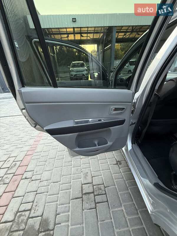 Хэтчбек Mazda 2 2004 в Каменец-Подольском