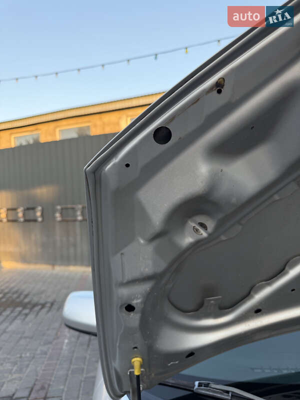 Хэтчбек Mazda 2 2004 в Каменец-Подольском