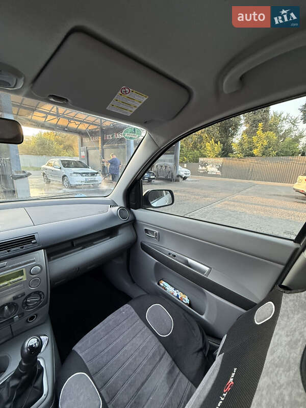 Хэтчбек Mazda 2 2004 в Каменец-Подольском