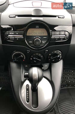 Хэтчбек Mazda 2 2011 в 