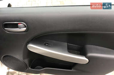 Хэтчбек Mazda 2 2011 в 