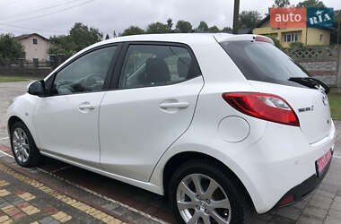 Хэтчбек Mazda 2 2011 в 