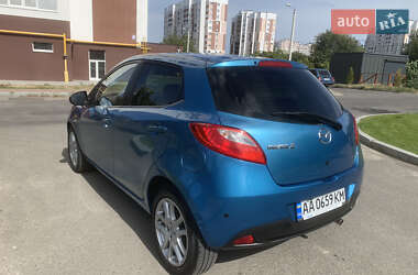 Хэтчбек Mazda 2 2012 в 