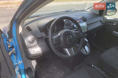 Хэтчбек Mazda 2 2012 в 