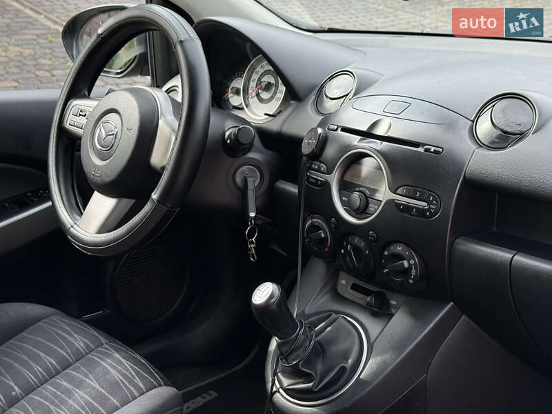 Хэтчбек Mazda 2 2009 в Ровно