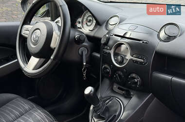 Хэтчбек Mazda 2 2009 в 