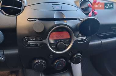 Хэтчбек Mazda 2 2008 в 