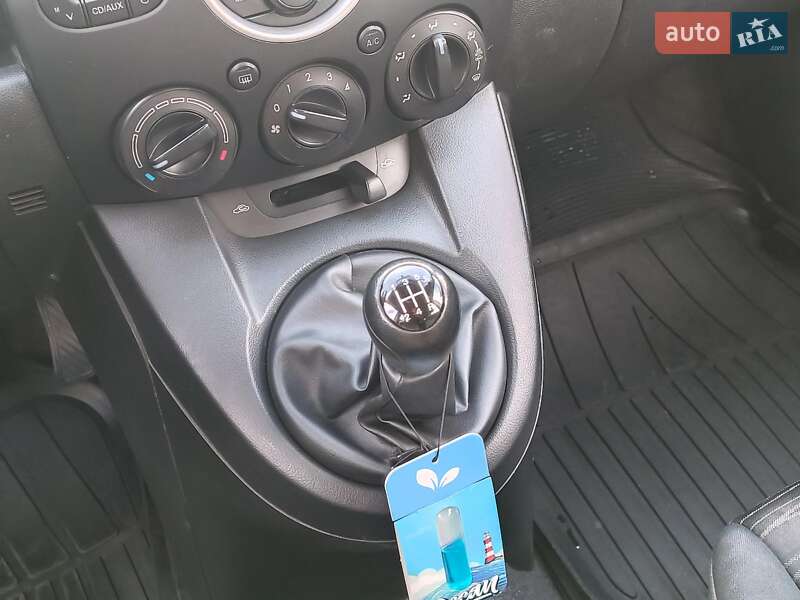 Хэтчбек Mazda 2 2007 в Харькове