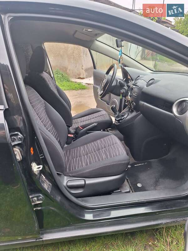Хэтчбек Mazda 2 2007 в Староконстантинове
