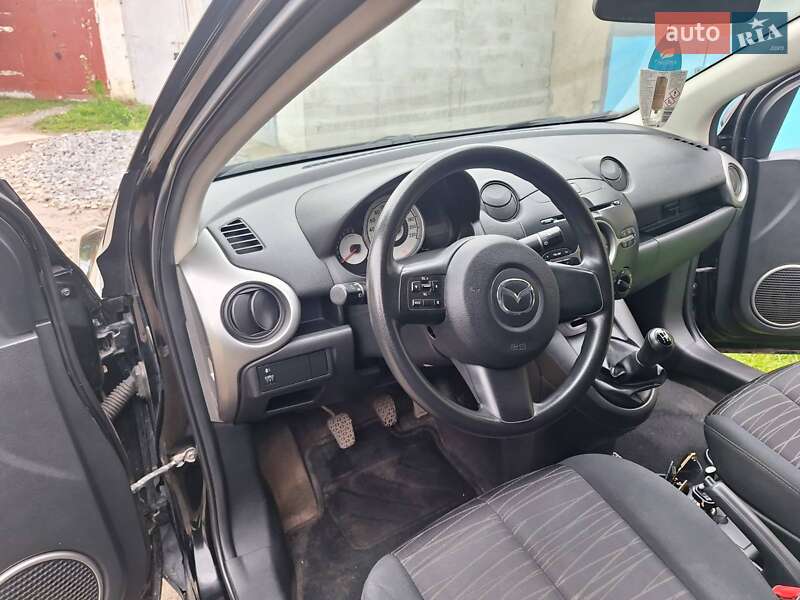 Хэтчбек Mazda 2 2007 в Староконстантинове