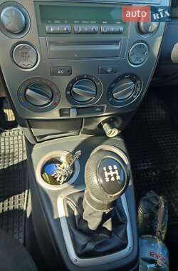 Хэтчбек Mazda 2 2005 в 