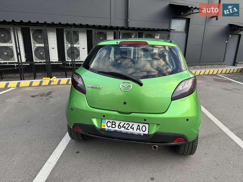 Хэтчбек Mazda 2 2009 в Чернигове
