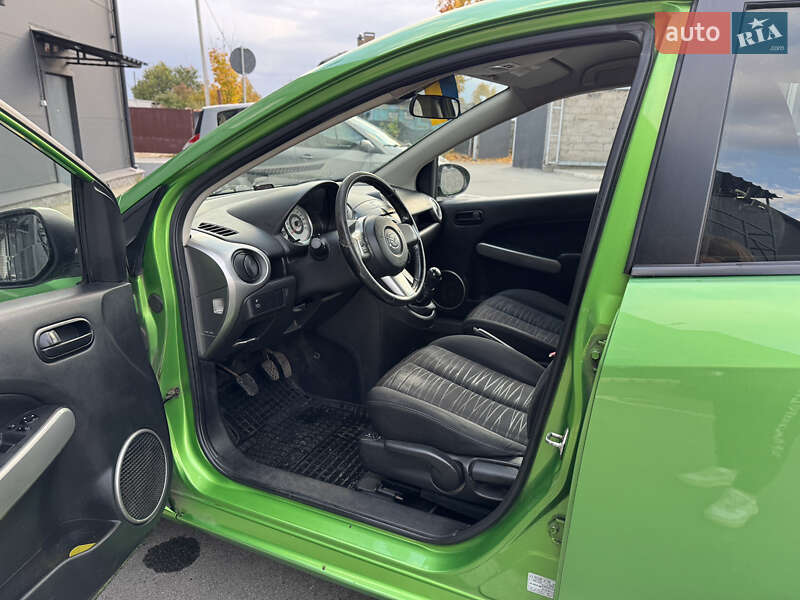 Хэтчбек Mazda 2 2009 в Чернигове
