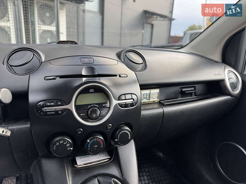 Хэтчбек Mazda 2 2009 в Чернигове