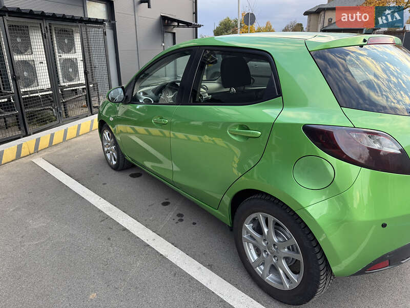 Хэтчбек Mazda 2 2009 в Чернигове