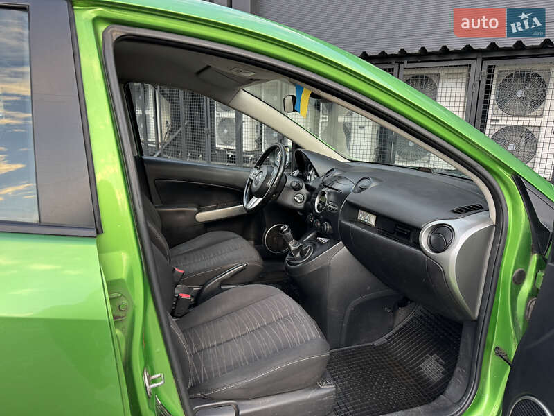 Хэтчбек Mazda 2 2009 в Чернигове