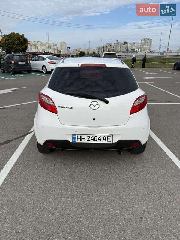 Хэтчбек Mazda 2 2010 в Киеве