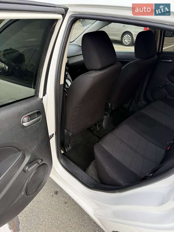 Хэтчбек Mazda 2 2010 в Киеве