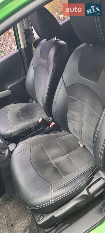 Хетчбек Mazda 2 2008 в Хмельницькому