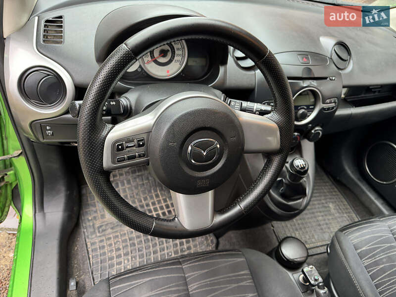 Хэтчбек Mazda 2 2009 в Чернигове