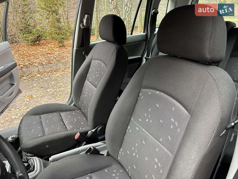 Хетчбек Mazda 2 2004 в Рівному фото 18 Хетчбек Mazda 2 2004 в Рівному