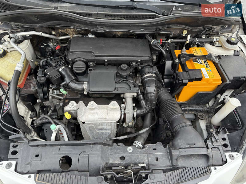 Хетчбек Mazda 2 2010 в Луцьку