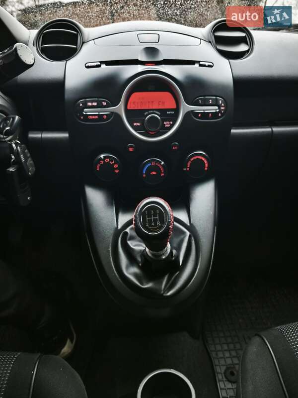 Хэтчбек Mazda 2 2008 в Полтаве