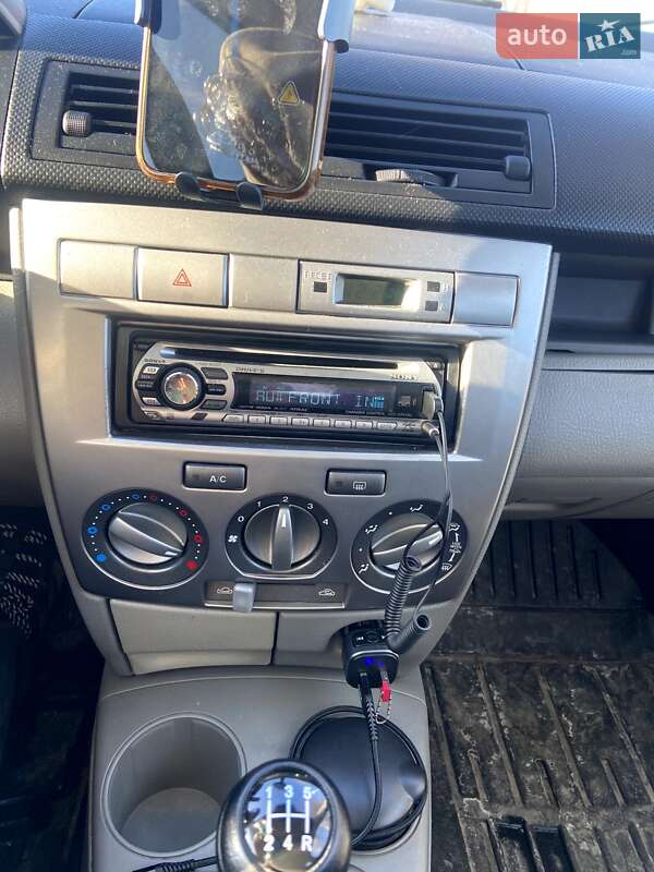 Хетчбек Mazda 2 2004 в Києві