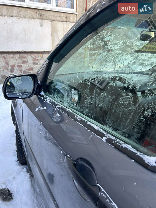 Хетчбек Mazda 2 2004 в Снятині