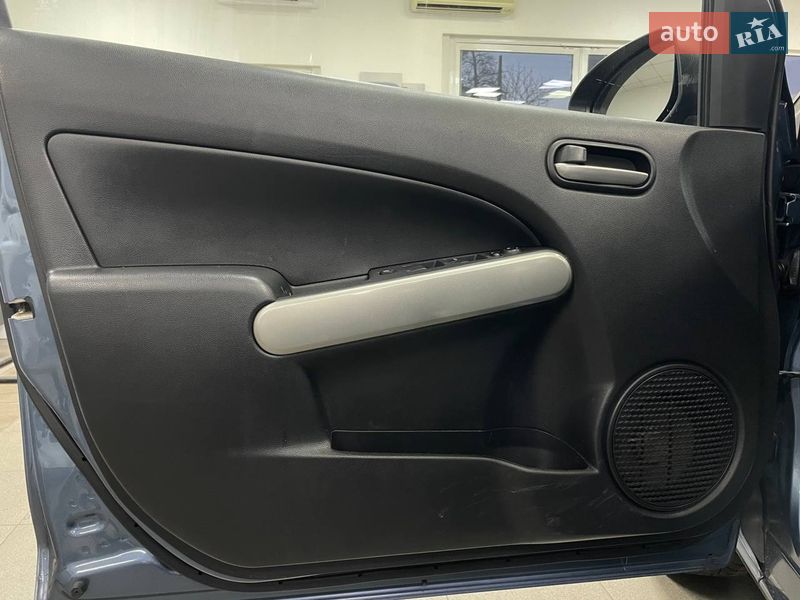 Хэтчбек Mazda 2 2013 в Киеве