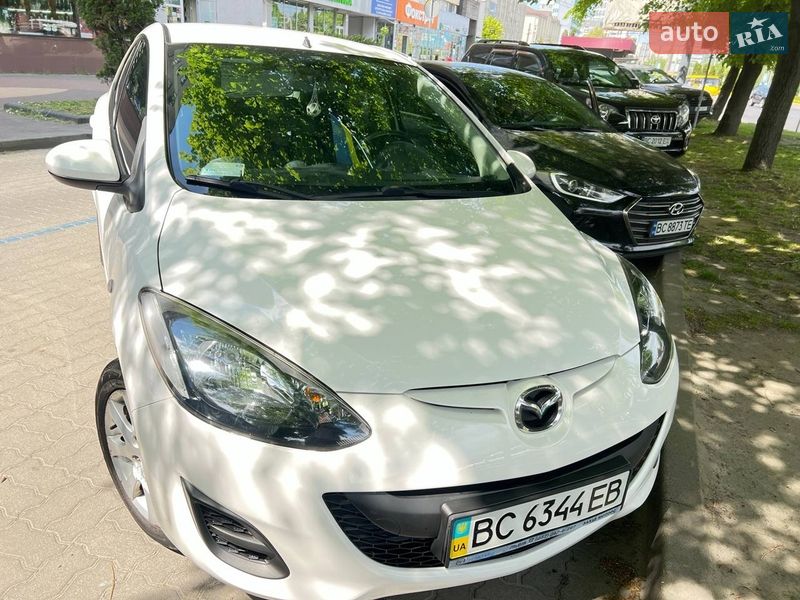 Хэтчбек Mazda 2 2012 в Львове
