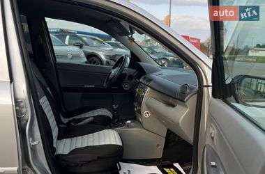 Хетчбек Mazda 2 2004 в Мукачевому