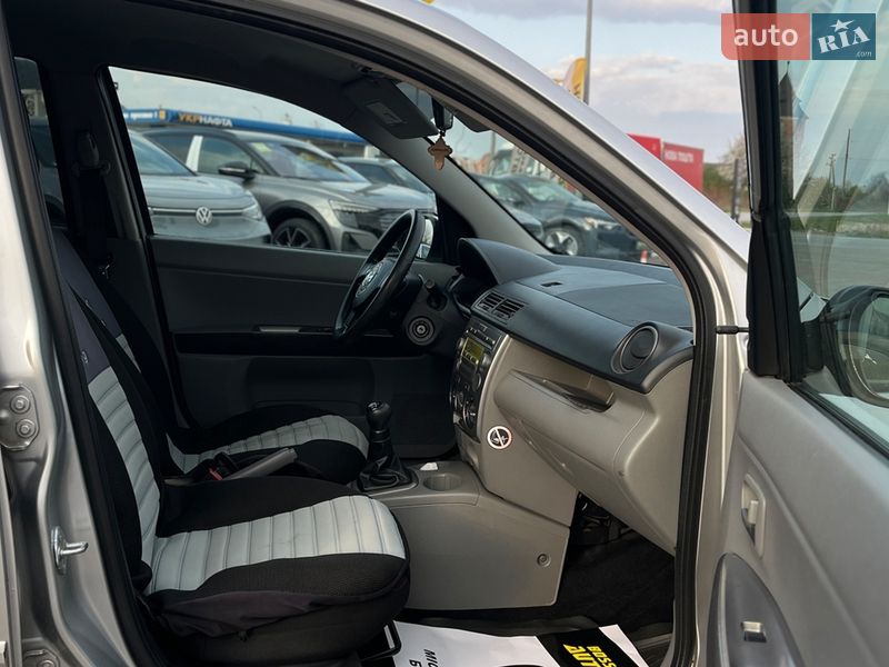 Хетчбек Mazda 2 2004 в Мукачевому
