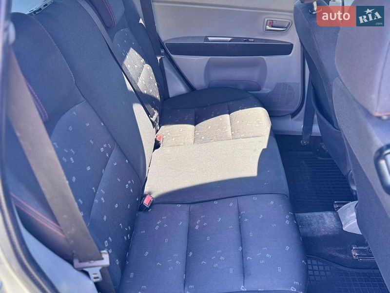 Хэтчбек Mazda 2 2004 в Золочеве