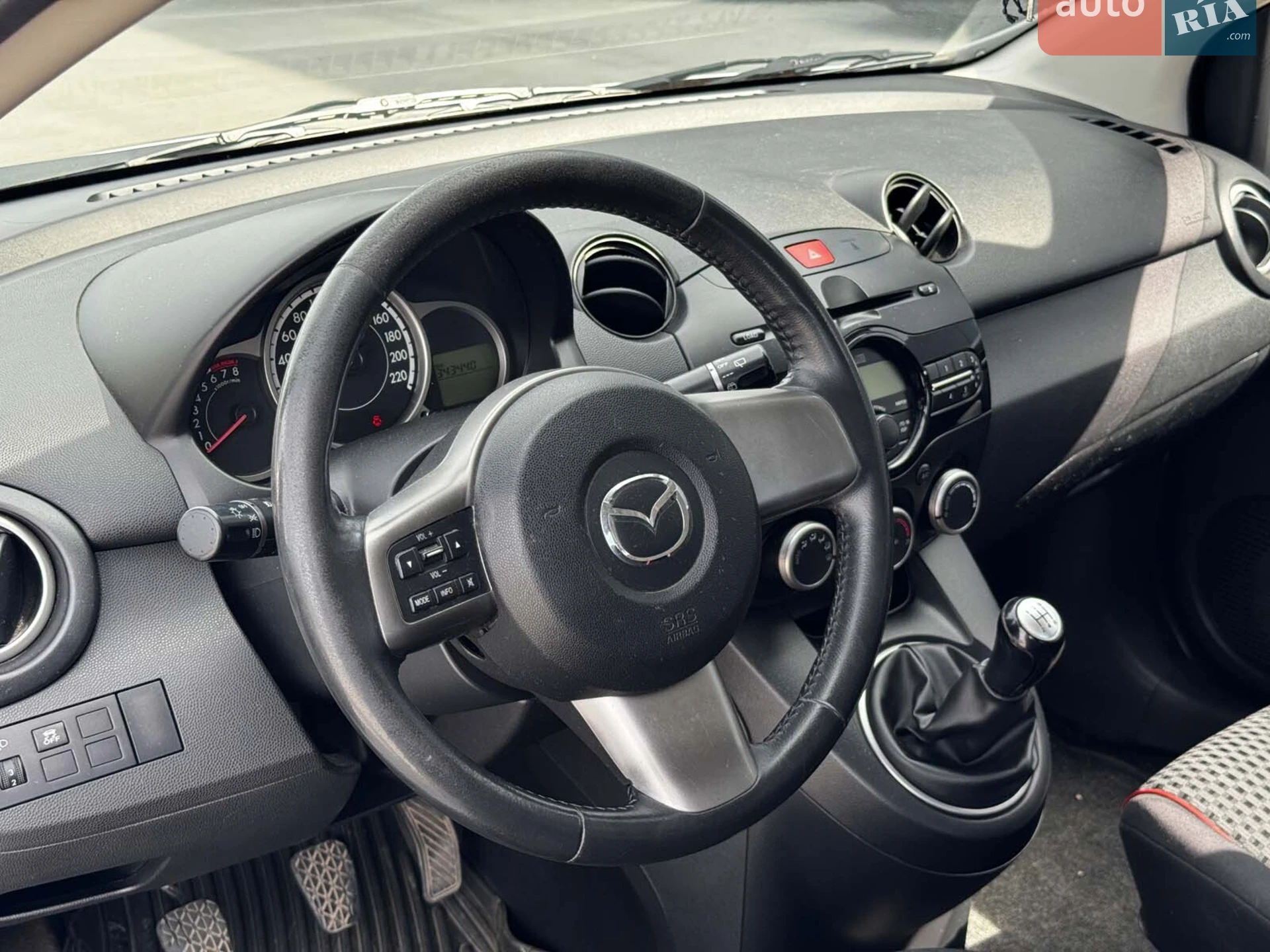2011 Mazda 2 - мініатюра 16