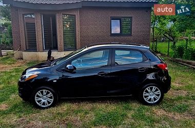 Хетчбек Mazda 2 2014 в Чернівцях