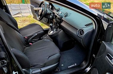 Хетчбек Mazda 2 2014 в Чернівцях