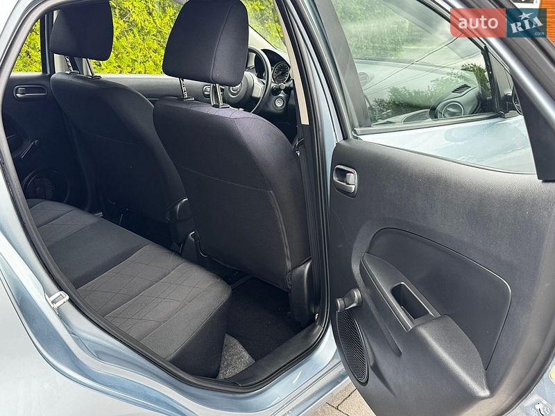 Хэтчбек Mazda 2 2012 в Стрые