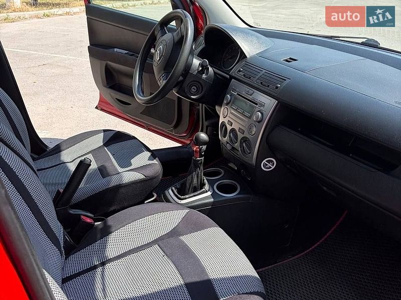 Хэтчбек Mazda 2 2006 в Запорожье